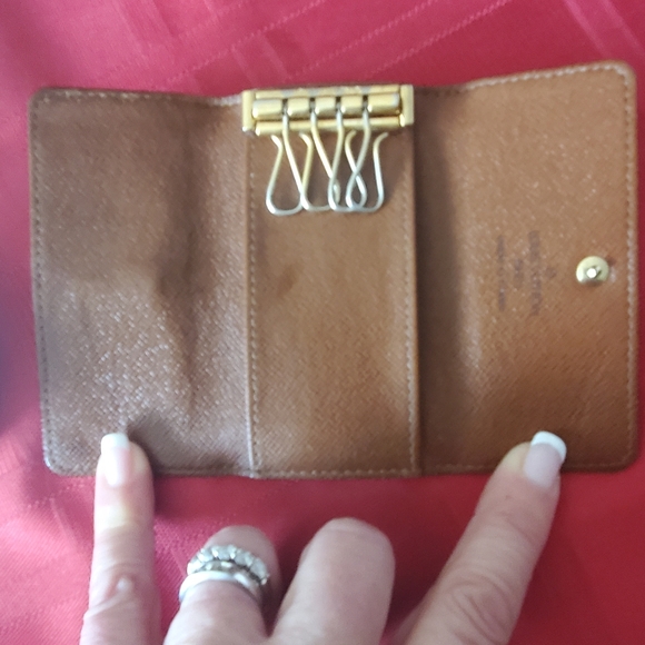 Louis Vuitton Paris Monogram 4 Key Holder With COA - Picture 7 of 13